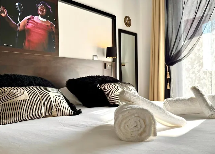 Cote D'azur - 25m - At Chateau Des Artistes *